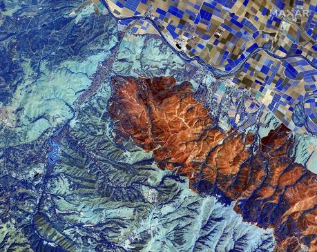 River wildfire near Toro Park, California, August 21, 2020, WorldView-3 shortwave infrared (SWIR) satellite image.