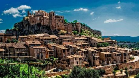 Dos pequeños y bellísimos pueblos medievales para una escapada familiar