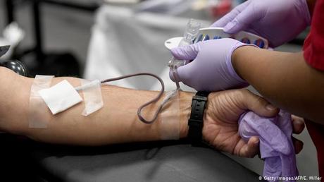 Homosexuales en Alemania podrían donar sangre en menos tiempo