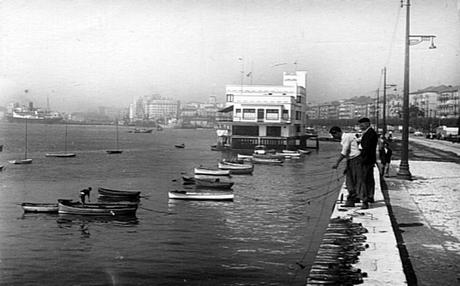Pescando chaparrudos en el muelle Pescando chaparrudos en el muelle