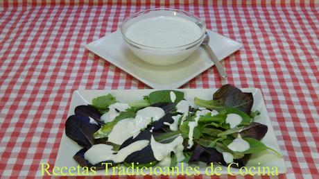 Cómo hacer una salsa de queso azul muy cremosa y fácil Cómo hacer una salsa de queso azul muy cremosa y fácil