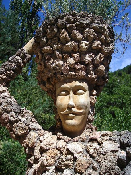 Gaudí en Cataluña Imagen relacionada