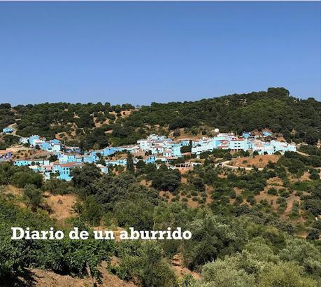 Júzcar, la casa de los Pitufos en plena Serranía de Ronda, seguida de dos recomendaciones gastronómicas