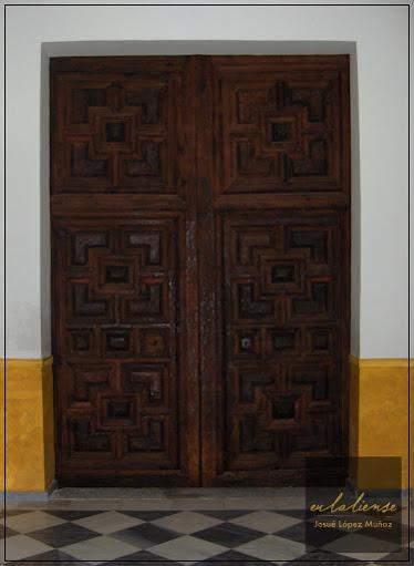 Las puertas del indiano; historia oculta de las puertas de la iglesia de San Pedro en Santa Olalla