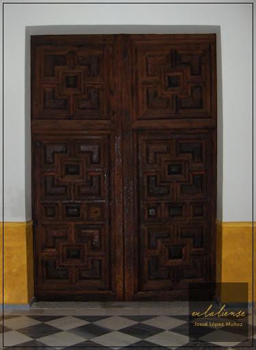 Las puertas del indiano; historia oculta de las puertas de la iglesia de San Pedro en Santa Olalla