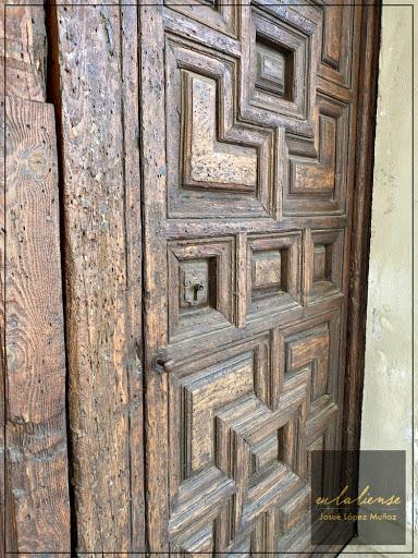 Las puertas del indiano; historia oculta de las puertas de la iglesia de San Pedro en Santa Olalla