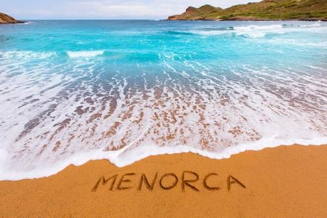 Camping en Menorca: alojamiento alternativo y económico