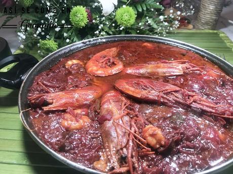 Arroz rojo con carabineros