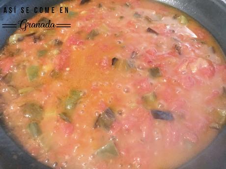 Arroz rojo con carabineros