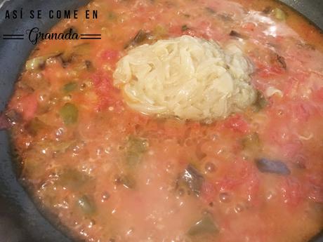 Arroz rojo con carabineros