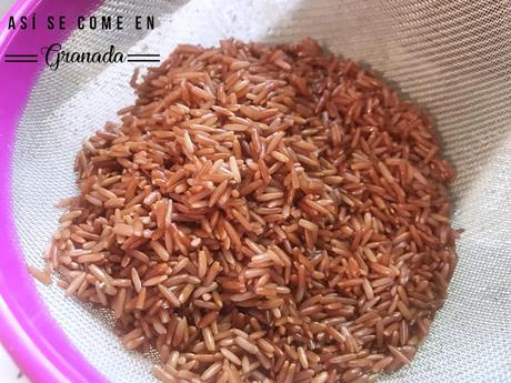 Arroz rojo con carabineros