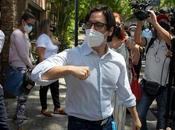 Freddy Guevara salió embajada Chile