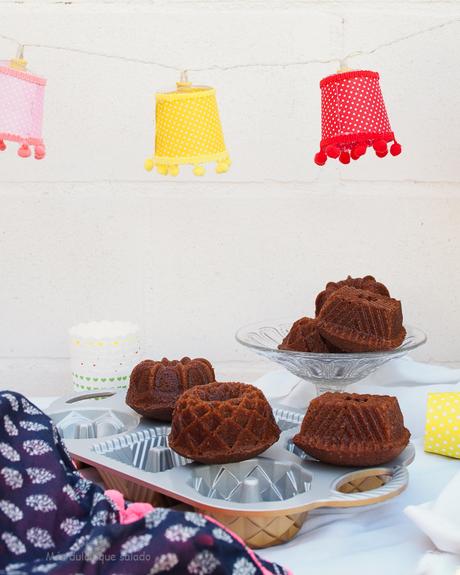 Mini bundt cakes de natillas de chocolate