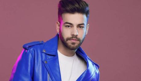 Agoney y Maluma lideran las listas oficiales españolas Número 1 de Agoney