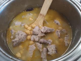 CALLOS DE MORRILLO DE ATÚN Y GARBANZOS CALLOS DE MORRILLO DE ATÚN Y GARBANZOS