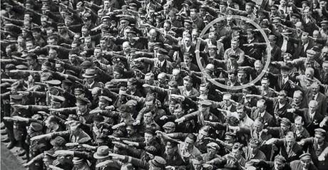 El hombre que se negó a saludar a Adolf Hitler.