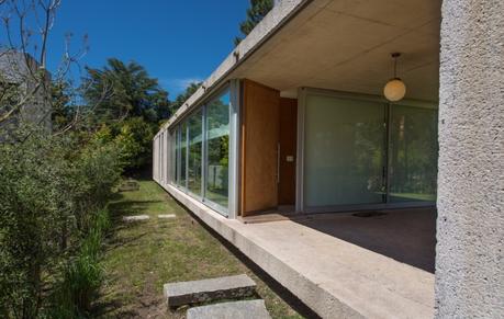 Casa OM, Punta del Este / Arq. Daniela Sacchi + Gastón Sarando 5D5AE342-9983-4F06-95B8-616F1C67A1D4