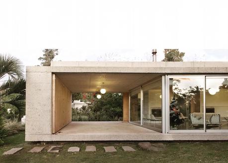 Casa OM, Punta del Este / Arq. Daniela Sacchi + Gastón Sarando 91856FF1-F9C4-4116-89B6-9CA336CACB7D