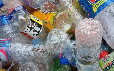 Los residuos procedentes de los envases de un solo uso provocan un gran problema ambiental