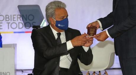 Ecuador: Se emitió el primer pasaporte electrónico