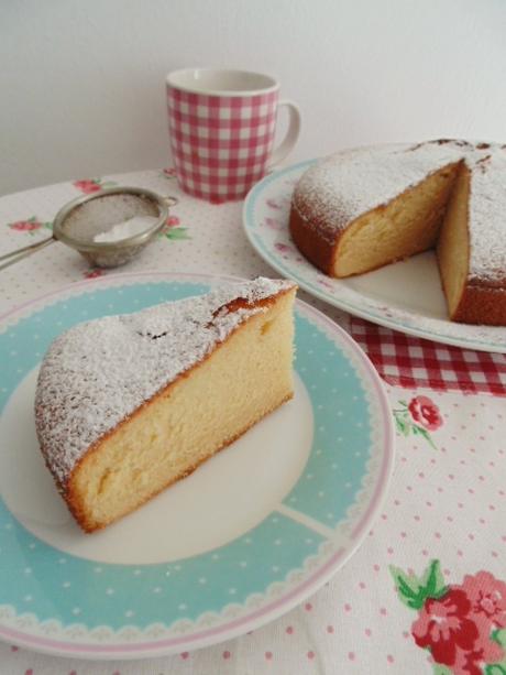 Pastel de leche caliente. Hot milk cake Pastel de leche caliente. Hot milk cake