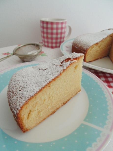 Pastel de leche caliente. Hot milk cake Pastel de leche caliente. Hot milk cake