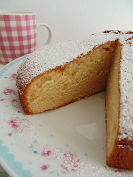 Pastel de leche caliente. Hot milk cake Pastel de leche caliente. Hot milk cake