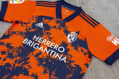 La Deportiva presenta su segunda y tercera equipación