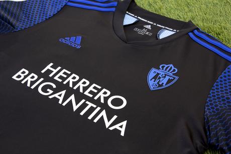 La Deportiva presenta su segunda y tercera equipación