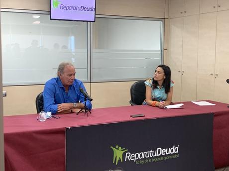 Bertín Osborne y Repara tu Deuda abogados firman un acuerdo para promocionar la Ley de Segunda Oportunidad