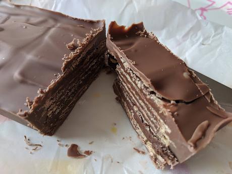 TORTA DE OBLEAS Y CHOCOLATE (HUESITOS)