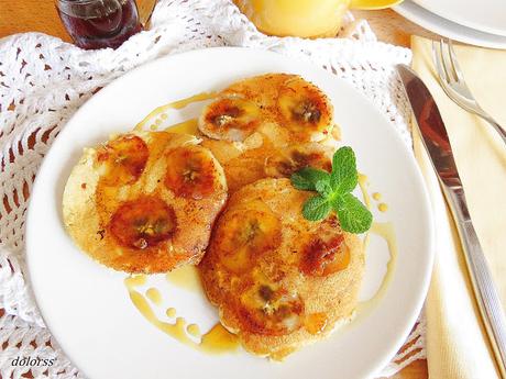 Tortitas con plátano caramelizado