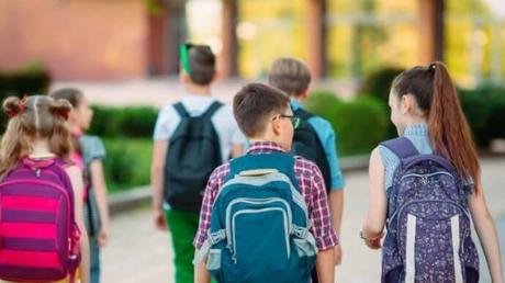 Cómo llevar la mochila del cole sin dañar la espalda Cómo llevar la mochila del cole sin dañar la espalda
