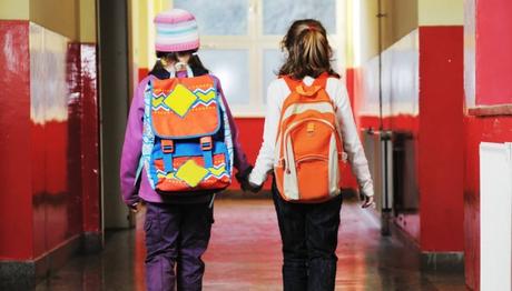 Cómo llevar la mochila del cole sin dañar la espalda Cómo llevar la mochila del cole sin dañar la espalda