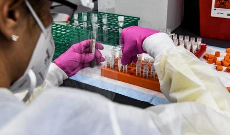 Biotecnología, prevención y vacuna: Las armas de Cuba para combatir el Covid-19, bajo bloqueo de Estados Unidos