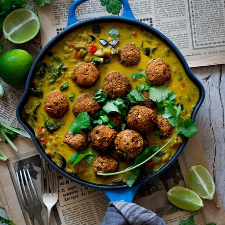 ALBÓNDIGAS DE LENTEJAS EN SALSA DE CURRY ALBÓNDIGAS DE LENTEJAS EN SALSA DE CURRY