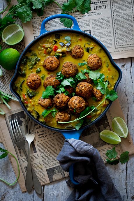 ALBÓNDIGAS DE LENTEJAS EN SALSA DE CURRY ALBÓNDIGAS DE LENTEJAS EN SALSA DE CURRY