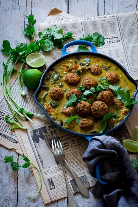 ALBÓNDIGAS DE LENTEJAS EN SALSA DE CURRY ALBÓNDIGAS DE LENTEJAS EN SALSA DE CURRY