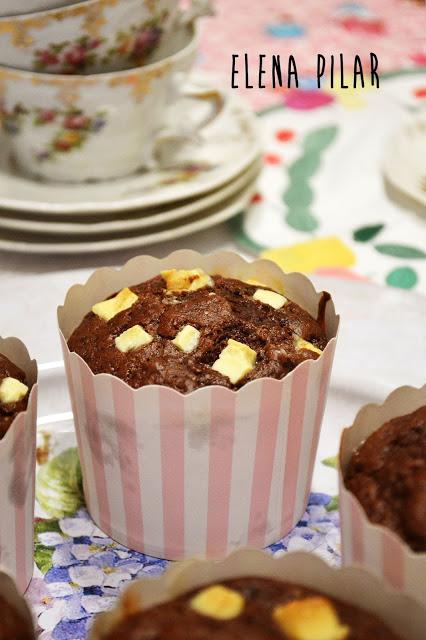 Muffins de dos chocolates extra esponjosos (sin azúcar ni edulcorantes)