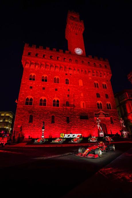 Ferrari celebró su milésima carrera de Fórmula 1 con un épico espectáculo en la Toscana