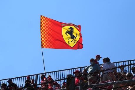 Ferrari celebró su milésima carrera de Fórmula 1 con un épico espectáculo en la Toscana