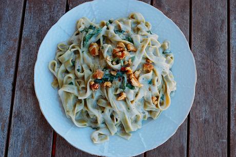 TALLARINES EN BECHAMEL DE ESPINACAS