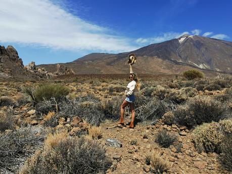 Look cowboy en el parque Nacional del Teide Look cowboy en el parque Nacional del Teide