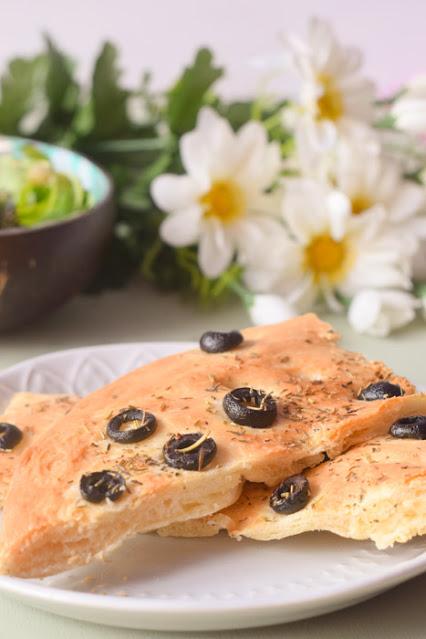 Focaccia de Hierbas y Aceitunas Negras