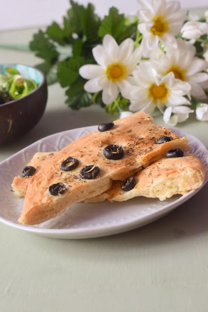 Focaccia de Hierbas y Aceitunas Negras