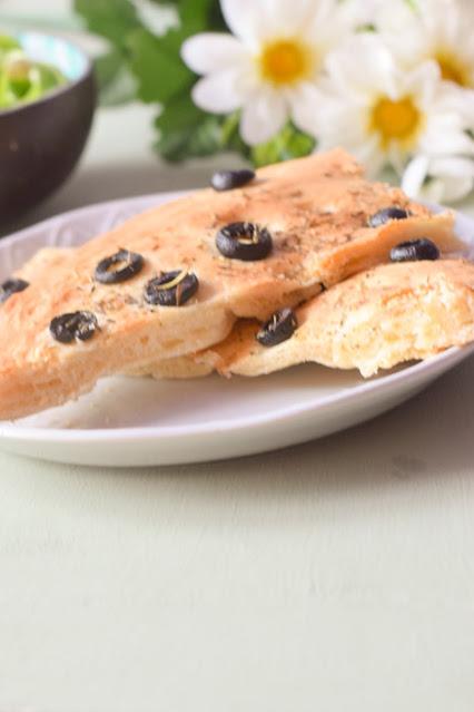 Focaccia de Hierbas y Aceitunas Negras