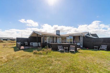 travel summerhus sommer house scandinavian coastal scandinavian beach style modern farmhouse hygge estilo costero nórdico danish coastal danish beach house cottage style cottage design cosy living coastal style coastal living casa rural escandinava casa rural danesa casa de verano casa de la playa cabin near the sea bungalow denmark  