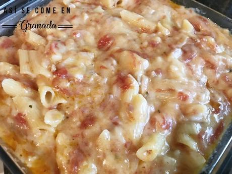 Pasta con bechamel de tomate