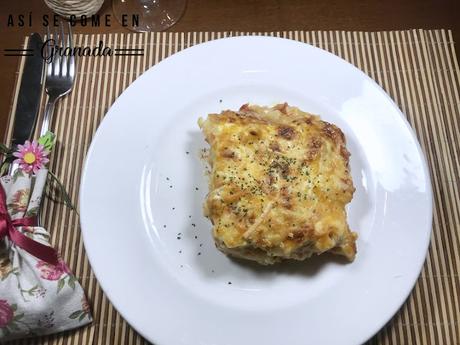 Pasta con bechamel de tomate