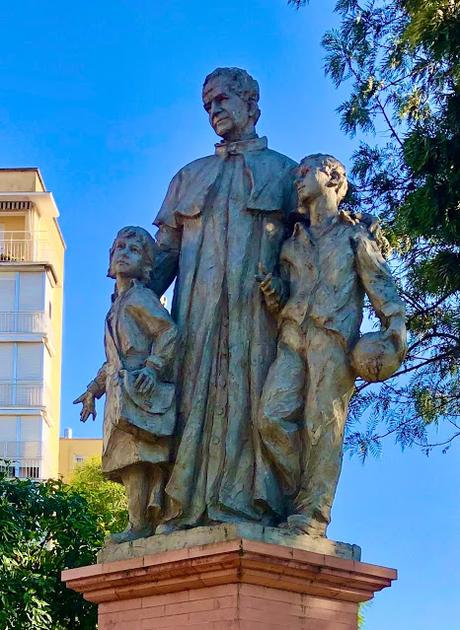 Monumento a Don Bosco, en Triana.